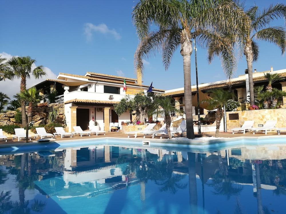 Villa Carlo Resort Марсала Екстериор снимка
